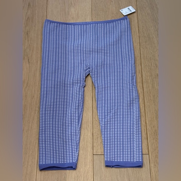 Free People Intimately Periwinkle Gingham Capri Leggings NWT L/XL - Picture 8 of 8